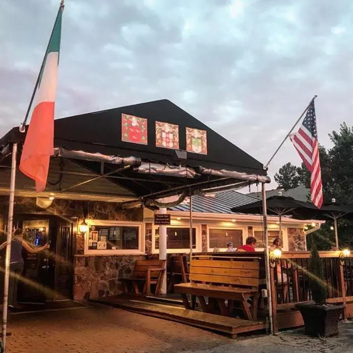 Pipers Tavern patio in Raleigh